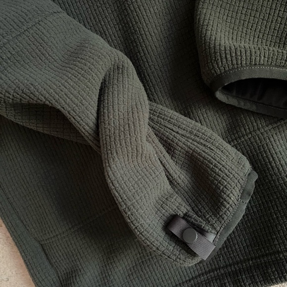 North Face Men's Zippered Thermal Dot Knit Fleece Jacket - Picture 5 of 6